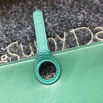 TOGO PASSPORT HOLDER 20 IN FOREST GREEN CALFSKIN