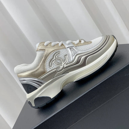 CHANEL 26S SNEAKER 35 MM IN WHITE FABRIC AND GOLD CALFSKIN LOW TOP