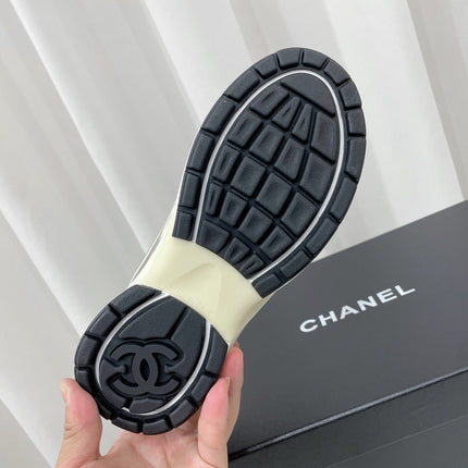 CHANEL 26S SNEAKER 35 MM IN WHITE FABRIC AND GOLD CALFSKIN LOW TOP