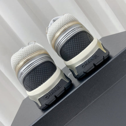 CHANEL 26S SNEAKER 35 MM IN WHITE FABRIC AND GOLD CALFSKIN LOW TOP