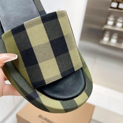 BURBERRY 26S SLIDE SANDALS IN ARCHIVE OLIVE GREEN BLACK FABRIC