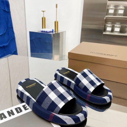 BURBERRY 26S SLIDE SANDALS IN ARCHIVE BLUE BLACK FABRIC