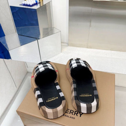 BURBERRY 26S SLIDE SANDALS IN ARCHIVE BEIGE BLACK FABRIC