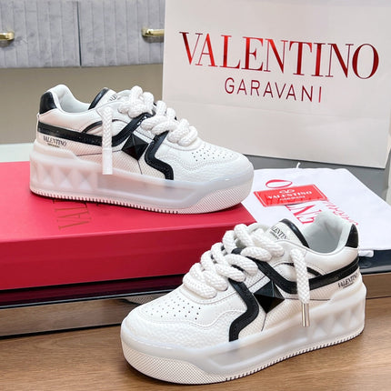 VALENTINO 25S GARAVANI ONE STUD XL PLATFORM SNEAKERS IN WHITE LAMBSKIN AND MESH FABRIC
