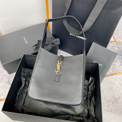 LE 5 À 7 SMALL SUPPLE 23 IN GRAY LAMBSKIN GOLD BUCKLE
