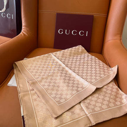 GUCCI 26S SCARF 90 IN SILK 816291