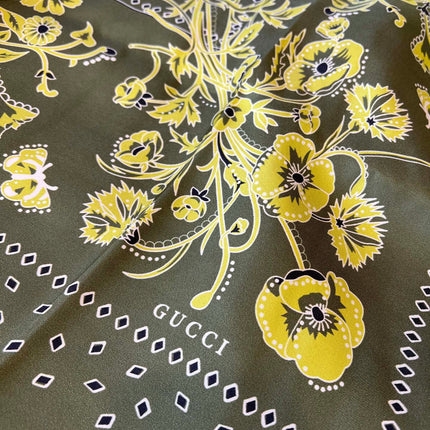 GUCCI 26S SCARF 90 IN SILK 816292