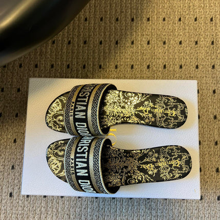 DIOR 26S DWAY SLIDE COTTON EMBROIDERED IN BLACK AND GOLD FLORAL MOTIF