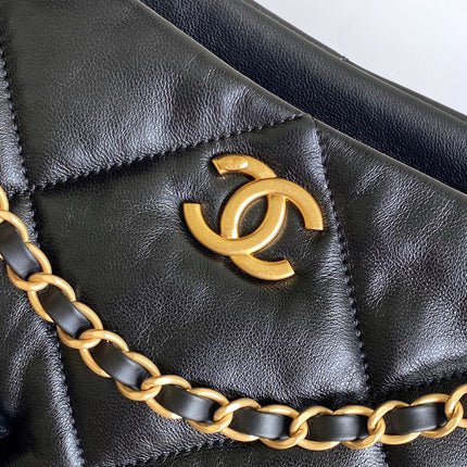 CHANEL 38 SHOULDER BAG WITH FRONT POCKET IN BLACK QUILTED CALFSKIN LEATHER