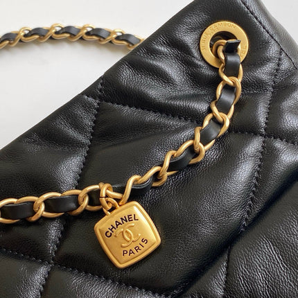 CHANEL 38 SHOULDER BAG WITH FRONT POCKET IN BLACK QUILTED CALFSKIN LEATHER