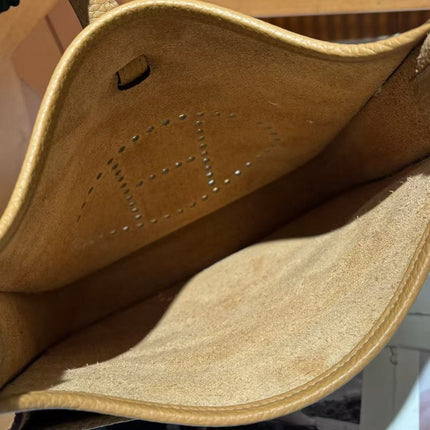 HM 26S EVELYNE 23 CM IN BROWN COWHIDE WITH GOLD HARDWARE
