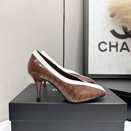 CHANEL 26S SQUARE-TOE PUMP IN BROWN CROCODILE EMBOSSED LAMBSKIN WITH WHITE TRIM