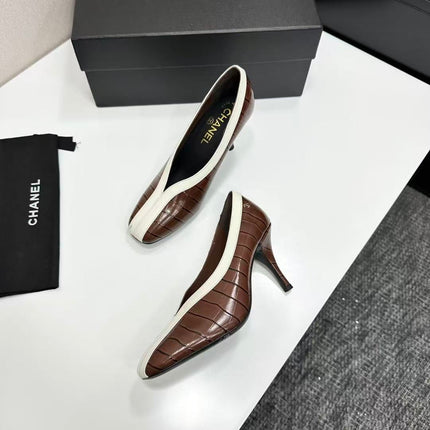 CHANEL 26S SQUARE-TOE PUMP IN BROWN CROCODILE EMBOSSED LAMBSKIN WITH WHITE TRIM