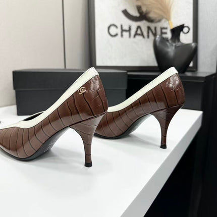 CHANEL 26S SQUARE-TOE PUMP IN BROWN CROCODILE EMBOSSED LAMBSKIN WITH WHITE TRIM