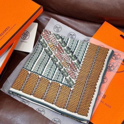 HERMES 26S PRINTED SQUARE SCARF 140 IN CASHMERE AND SILK 309318