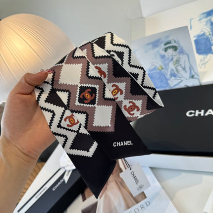 CHANEL 26S TWILLY SCARF 120 IN SILK 336649