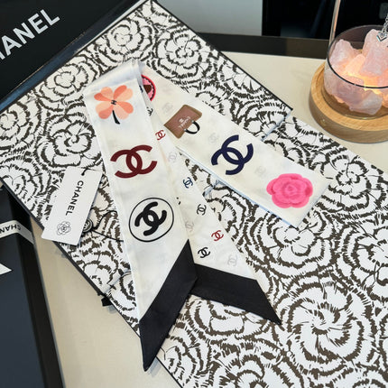CHANEL 26S TWILLY SCARF 120 IN SILK 351039