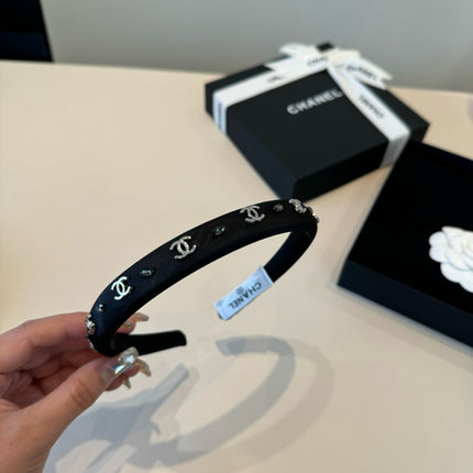 CHANEL 26S HEADBAND IN BLACK LEATHER 503043