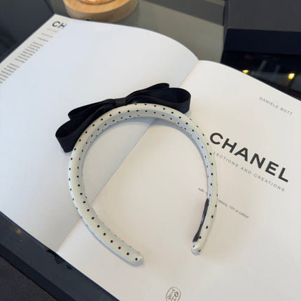CHANEL 26S HEADBAND IN BLACK AND WHITE SATIN 503044