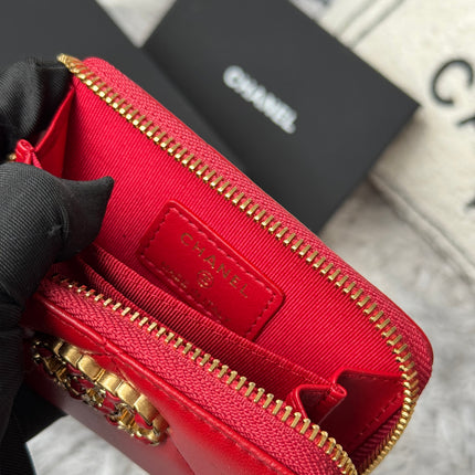 CC ZIPPED CARD HOLDER 11 IN RED LAMBSKIN GOLD-TONE METALLIC