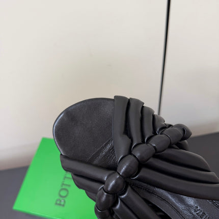 BOTTEGA VENETA 26S BRAIDED STRAP SANDALS IN BLACK LAMBSKIN