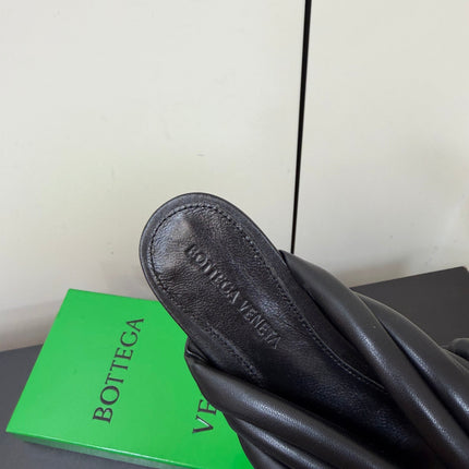 BOTTEGA VENETA 26S BRAIDED STRAP SANDALS IN BLACK LAMBSKIN