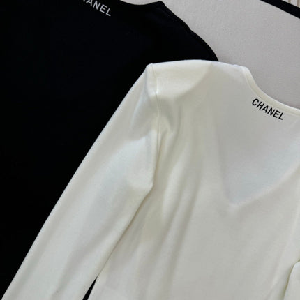 CHANEL 25S V-NECK T-SHIRT 608
