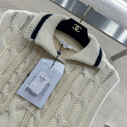 CHANEL 26S SLEEVELESS COLLARED KNITTED BLAZER 696