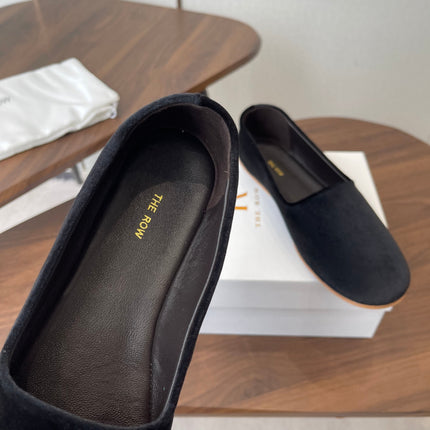 THE ROW 26S BALLET FLATS IN BLACK VELVET