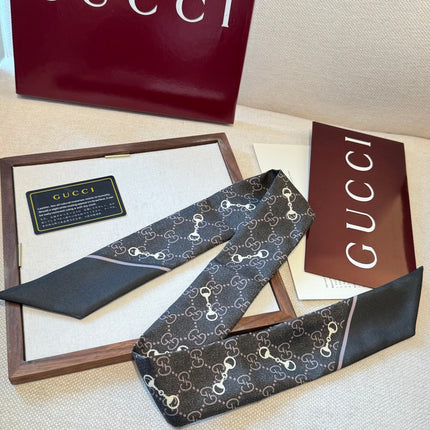 GUCCI 26S SCARF 90 IN SILK 156518