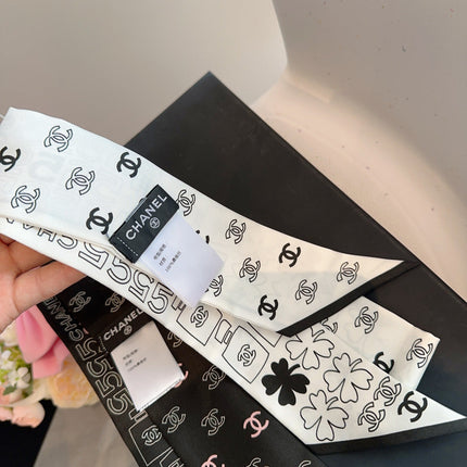 CHANEL 26S TWILLY SCARF 120 IN SILK 425833