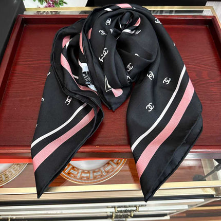 CHANEL 26S SCARF 90 IN SILK 509526