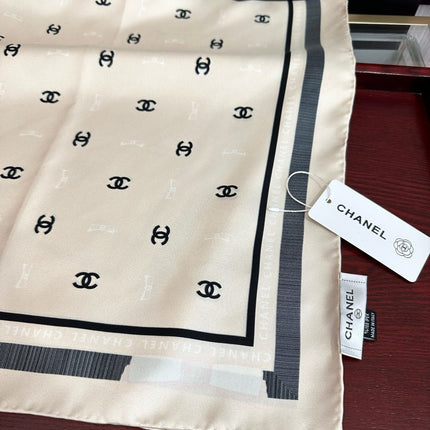 CHANEL 26S SCARF 90 IN SILK 509527