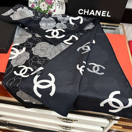 CHANEL 26S SCARF 90 IN SILK 509543