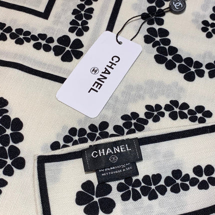 CHANEL 25S SCARF 135 CM IN CASHMERE SILK 943685