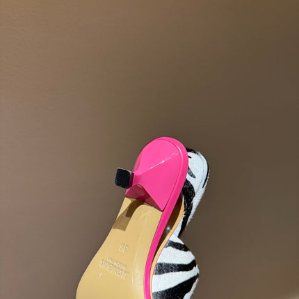 JACQUEMUS 26S DOUBLE-PLATFORM HEEL SANDALS 100 MM IN BLACK & WHITE PONY HAIR