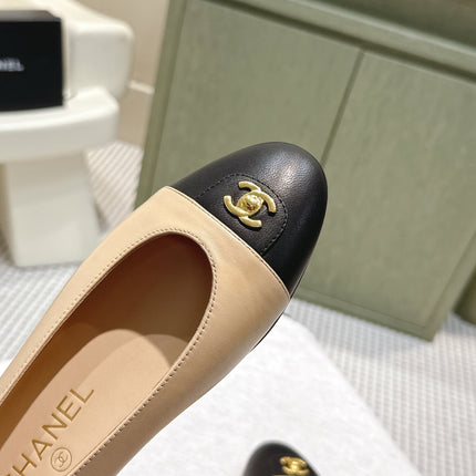 CHANEL 25S BALLET FLATS IN BEIGE CALFSKIN WITH BLACK CAP TOE GOLD HARDWARE