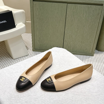 CHANEL 25S BALLET FLATS IN BEIGE CALFSKIN WITH BLACK CAP TOE GOLD HARDWARE