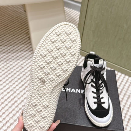 CHANEL 25S HIGH-TOP SNEAKERS IN BLACK AND WHITE CALFSKIN AND SUEDE