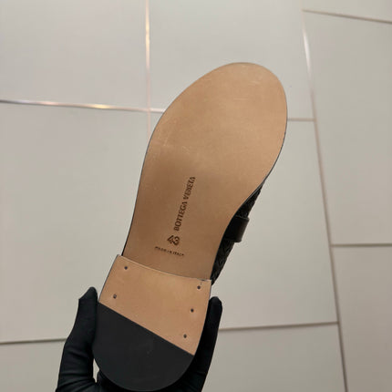 BOTTEGA VENETA 26S BACKLESS LOAFERS IN BLACK TECHNICAL WOVEN CALFSKIN