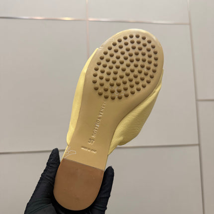 BOTTEGA VENETA 26S SLIDE SANDALS IN YELLOW LAMBSKIN