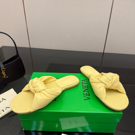 BOTTEGA VENETA 26S SLIDE SANDALS IN YELLOW LAMBSKIN