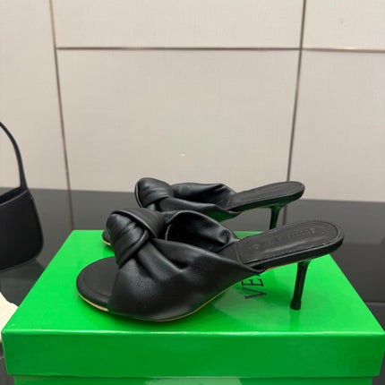 BOTTEGA VENETA 26S KNOT-STRAP HIGH-HEEL SANDALS IN BLACK LAMBSKIN