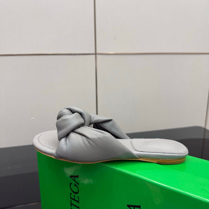 BOTTEGA VENETA 26S SLIDE SANDALS IN DARK GREY LAMBSKIN