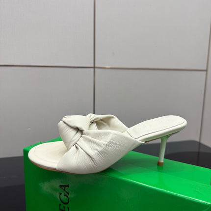 BOTTEGA VENETA 26S KNOT-STRAP HIGH-HEEL SANDALS IN OFF-WHITE LAMBSKIN