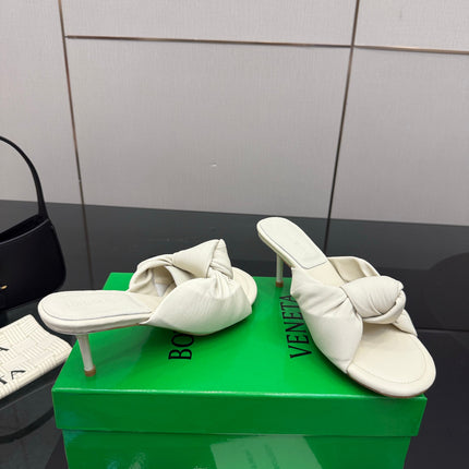 BOTTEGA VENETA 26S KNOT-STRAP HIGH-HEEL SANDALS IN OFF-WHITE LAMBSKIN