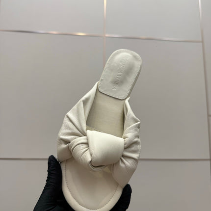 BOTTEGA VENETA 26S SLIDE SANDALS IN OFF-WHITE LAMBSKIN