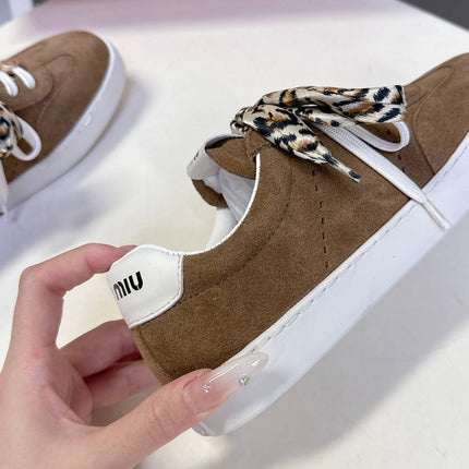 MIUMIU 25S SNEAKERS IN EARTH BROWN SUEDE WITH LEOPARD-PRINT LACES