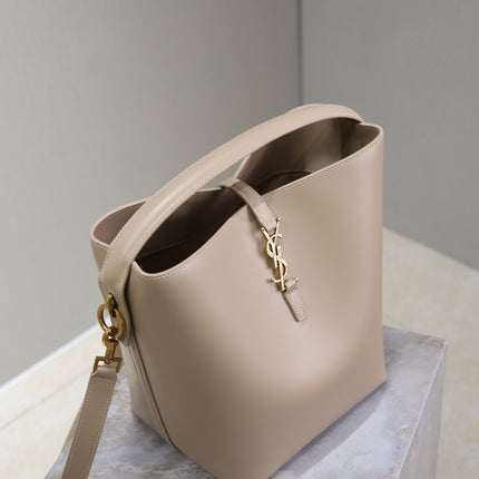 YSL 25S LE 5 À 7 BUCKET 26 IN NUDE CALFSKIN GOLD HARDWARE