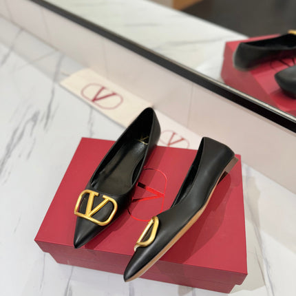 VALENTINO 26S BALLET FLATS IN BLACK SMOOTH CALFSKIN WITH GOLD HARDWARE